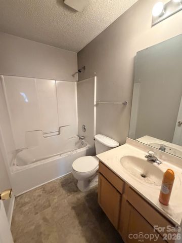 634 Longacre Drive, Charlotte, NC 28214