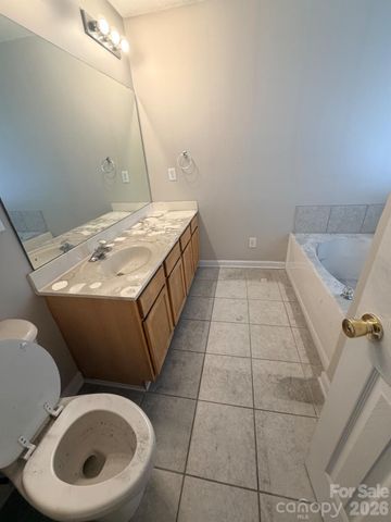 634 Longacre Drive, Charlotte, NC 28214