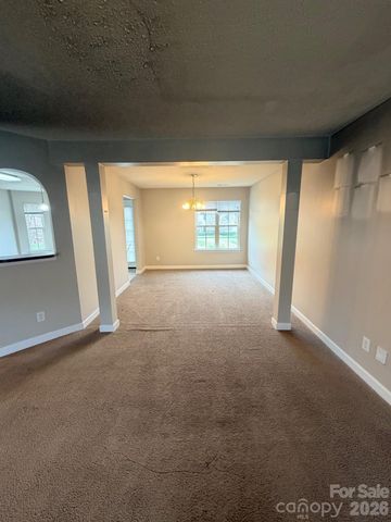 634 Longacre Drive, Charlotte, NC 28214