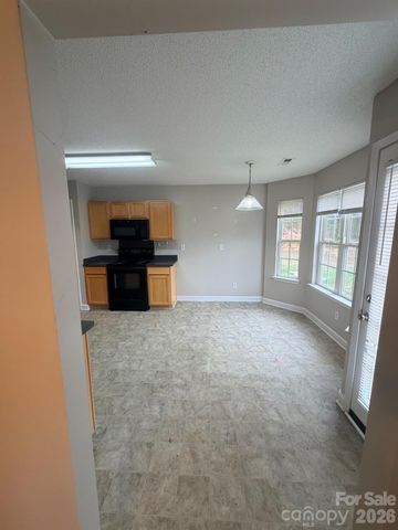 634 Longacre Drive, Charlotte, NC 28214