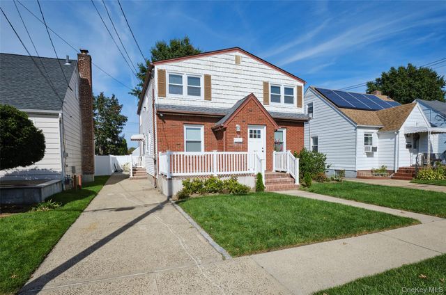 9 Court Street, Elmont, NY 11003