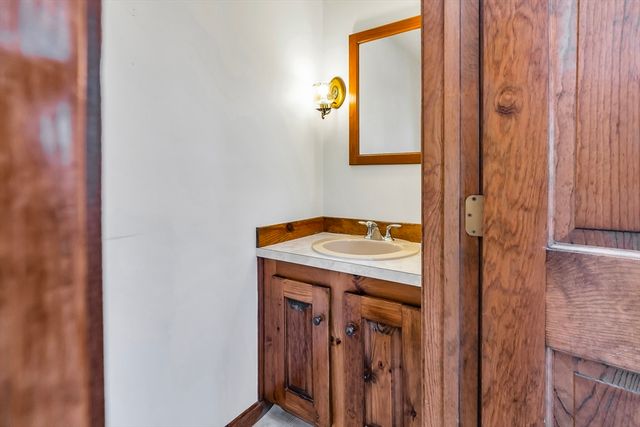 96 Park Ave W A4, Lowell, MA 01852