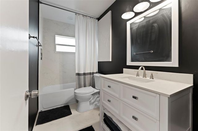 22111 W Serenata Cir Circle W, Boca Raton, FL 33433