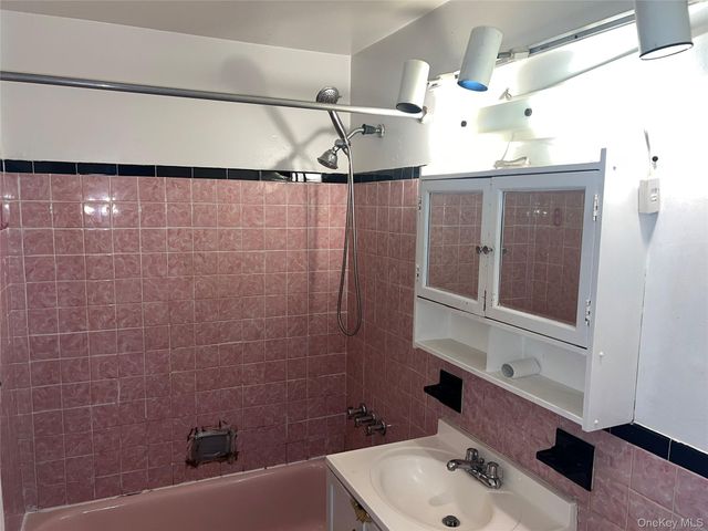 2545 Hollers Avenue, Bronx, NY 10475