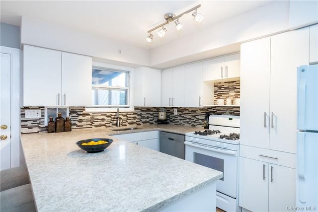 2545 Hollers Avenue, Bronx, NY 10475