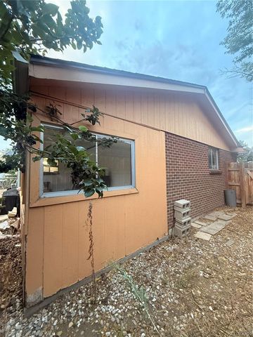 2576 S Flower Street, Lakewood, CO 80227