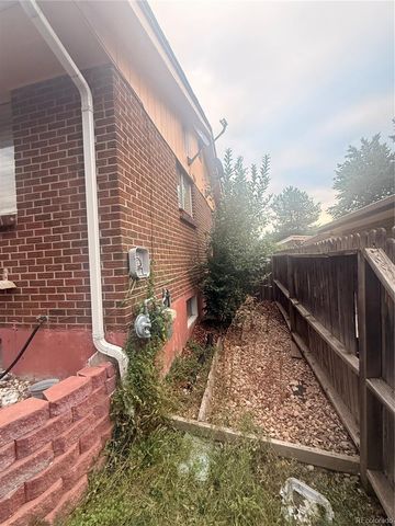 2576 S Flower Street, Lakewood, CO 80227