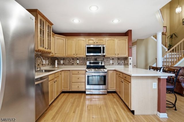 16 Magnolia Way, North Haledon Boro, NJ 07508