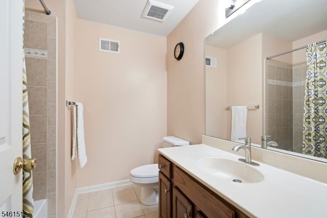 16 Magnolia Way, North Haledon Boro, NJ 07508