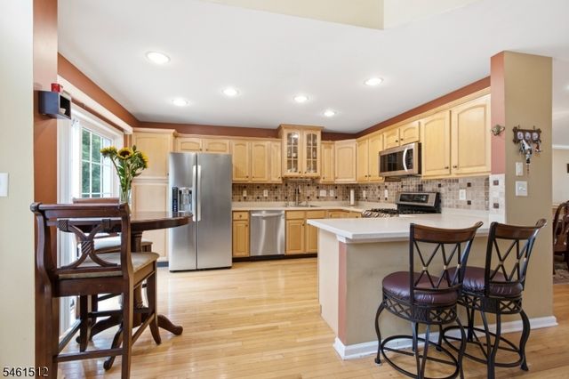 16 Magnolia Way, North Haledon Boro, NJ 07508