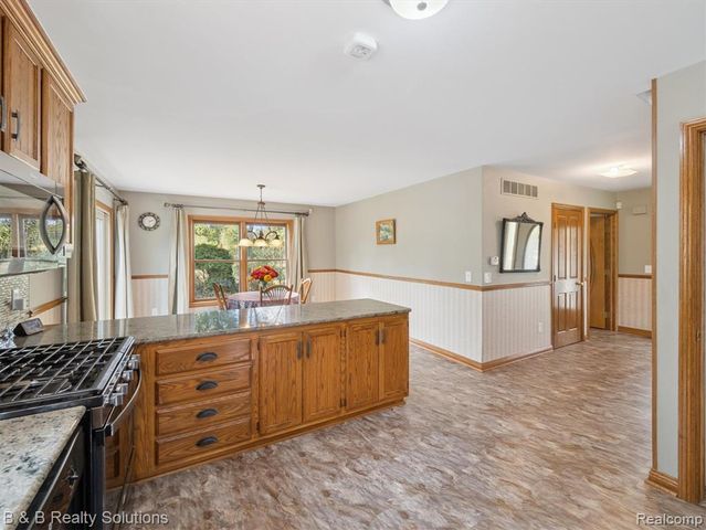 8560 Hough Road, Almont, MI 48003