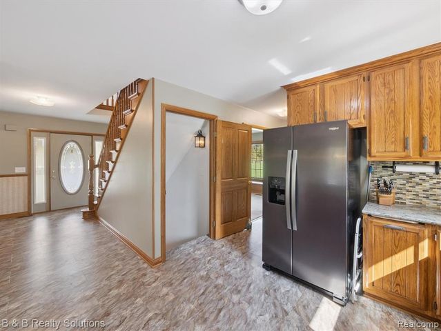 8560 Hough Road, Almont, MI 48003