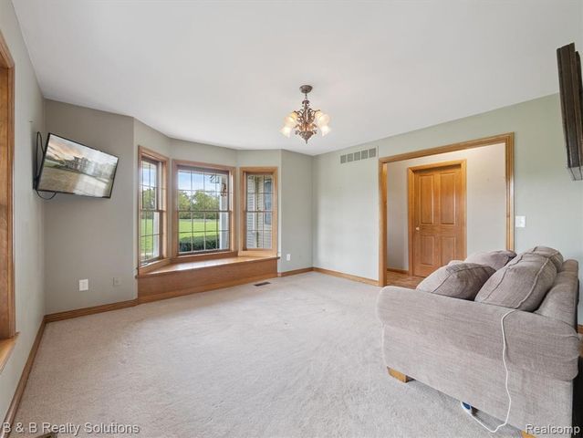 8560 Hough Road, Almont, MI 48003