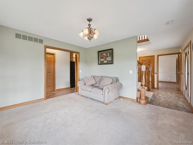 8560 Hough Road, Almont, MI 48003