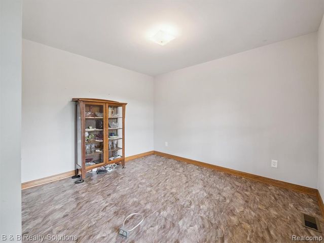 8560 Hough Road, Almont, MI 48003