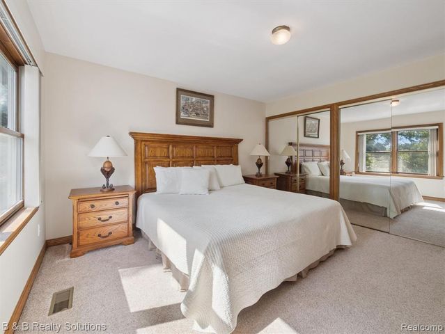 8560 Hough Road, Almont, MI 48003