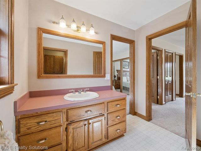 8560 Hough Road, Almont, MI 48003