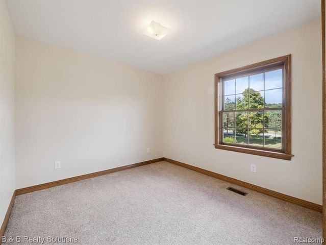 8560 Hough Road, Almont, MI 48003