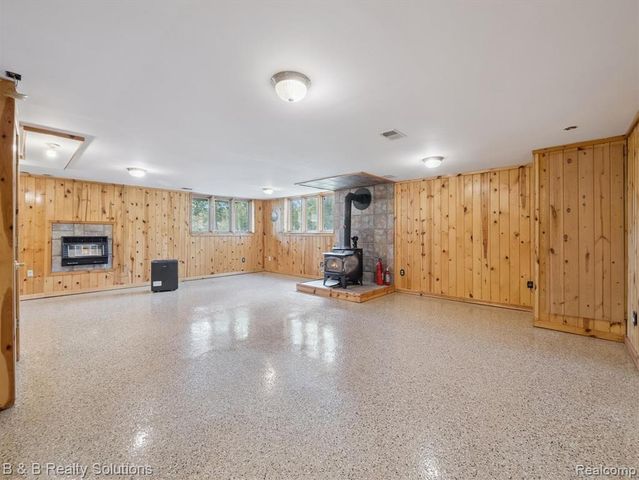 8560 Hough Road, Almont, MI 48003