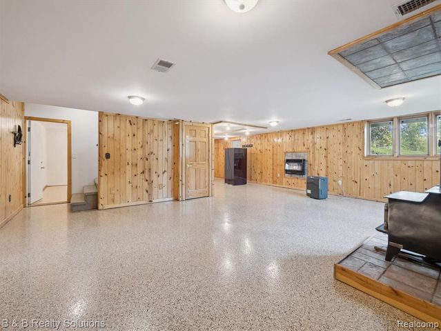 8560 Hough Road, Almont, MI 48003