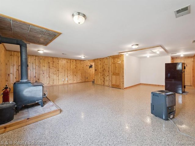 8560 Hough Road, Almont, MI 48003