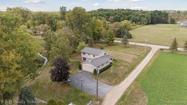 8560 Hough Road, Almont, MI 48003