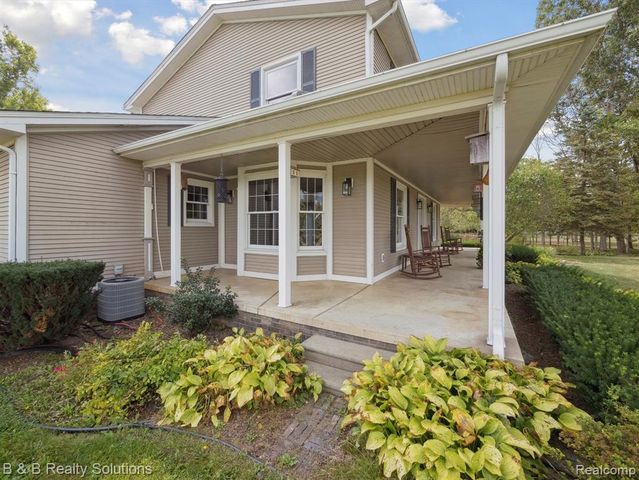 8560 Hough Road, Almont, MI 48003