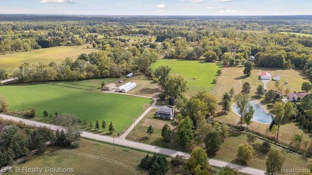 8560 Hough Road, Almont, MI 48003