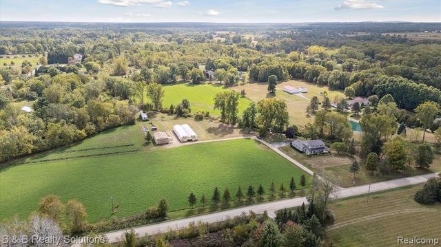 8560 Hough Road, Almont, MI 48003