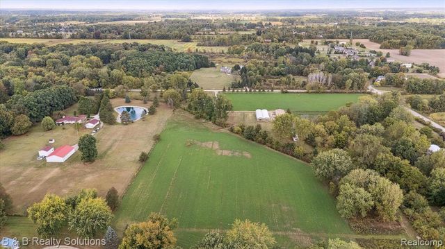 8560 Hough Road, Almont, MI 48003
