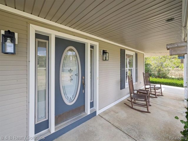 8560 Hough Road, Almont, MI 48003