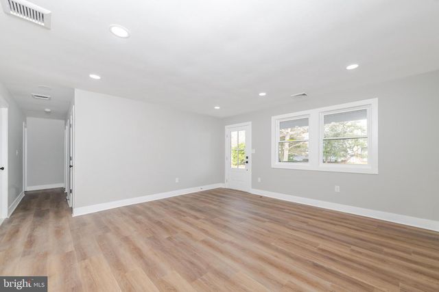 15 OAK LEAF DR, Little Egg Harbor Twp, NJ 08087