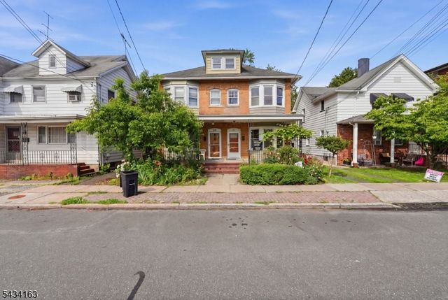 55 Thompson St, Raritan Boro, NJ 08869