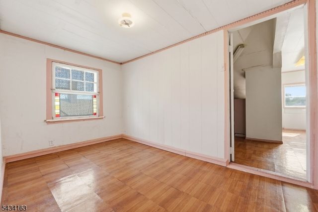 55 Thompson St, Raritan Boro, NJ 08869