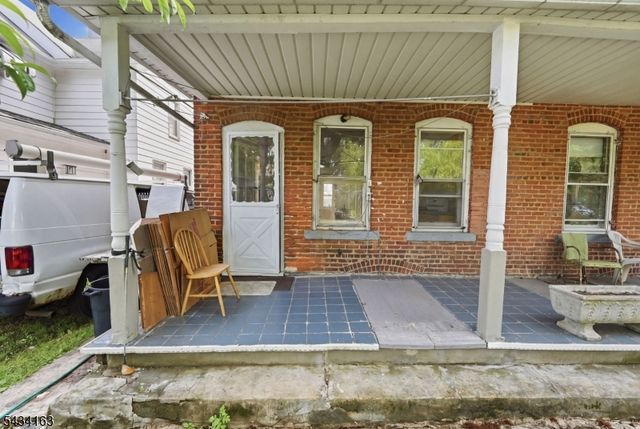 55 Thompson St, Raritan Boro, NJ 08869