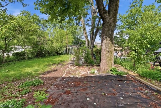 55 Thompson St, Raritan Boro, NJ 08869