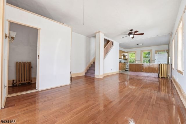 55 Thompson St, Raritan Boro, NJ 08869