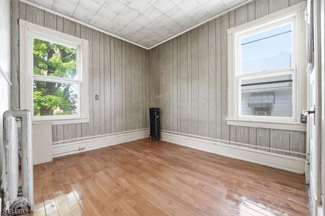 55 Thompson St, Raritan Boro, NJ 08869