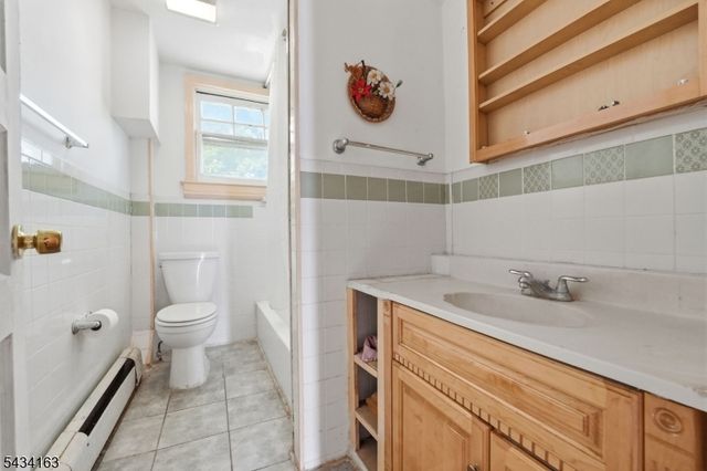 55 Thompson St, Raritan Boro, NJ 08869