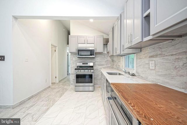 1404 8TH AVE, Williamstown, NJ 08094