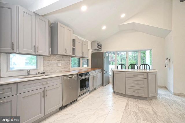 1404 8TH AVE, Williamstown, NJ 08094