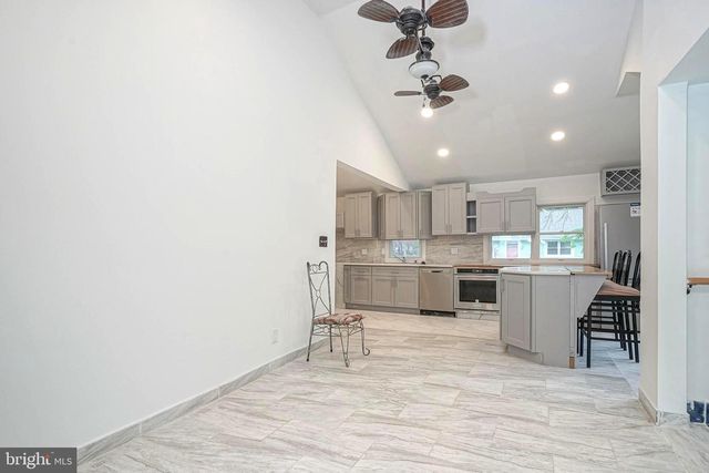 1404 8TH AVE, Williamstown, NJ 08094