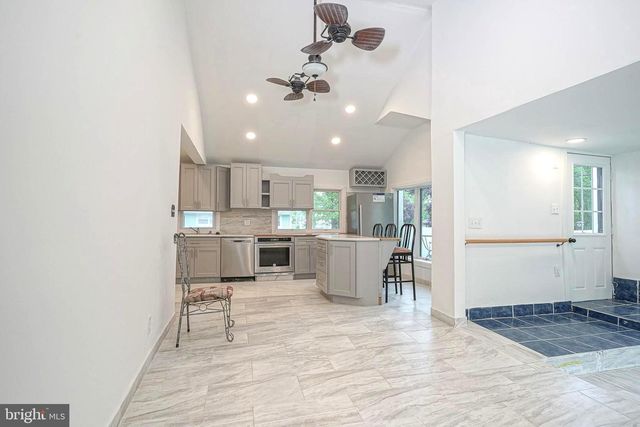 1404 8TH AVE, Williamstown, NJ 08094