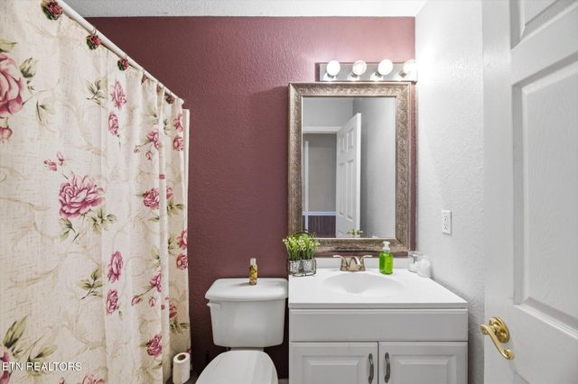 930 Oak Grove Rd, Madisonville, TN 37354