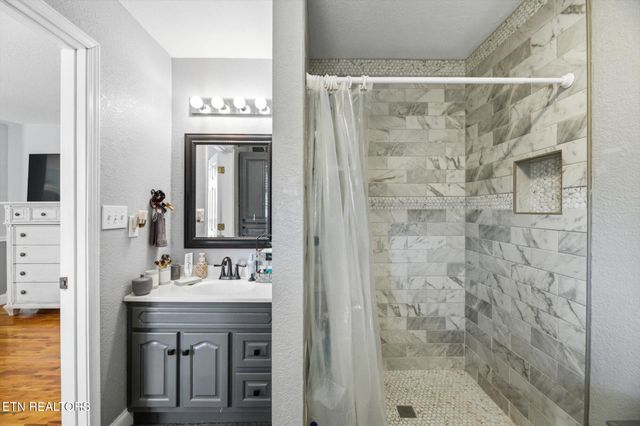 930 Oak Grove Rd, Madisonville, TN 37354