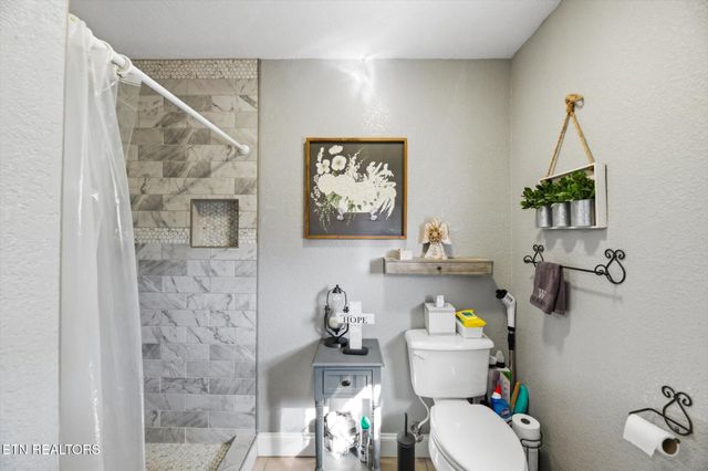 930 Oak Grove Rd, Madisonville, TN 37354