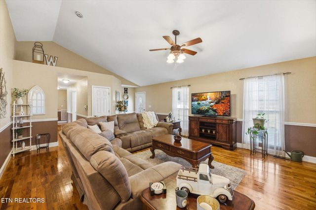 930 Oak Grove Rd, Madisonville, TN 37354