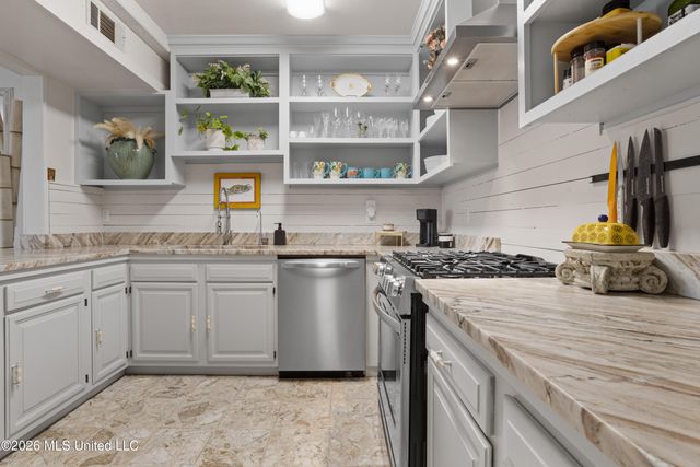 1387 Father Ryan Avenue, Biloxi, MS 39530