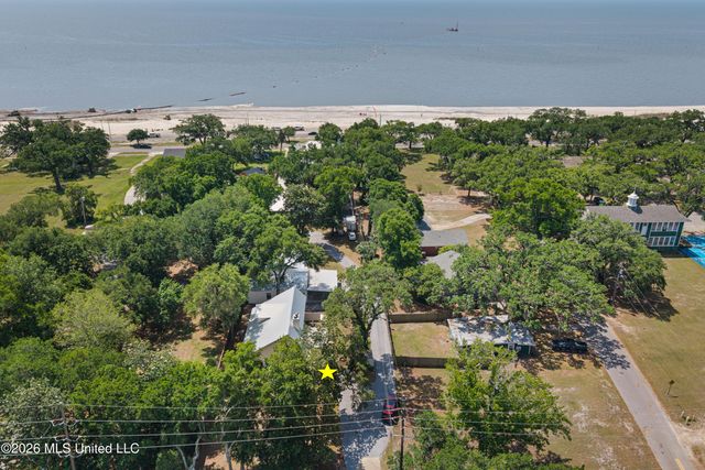 1387 Father Ryan Avenue, Biloxi, MS 39530