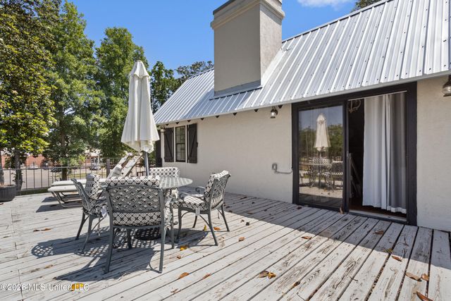 1387 Father Ryan Avenue, Biloxi, MS 39530
